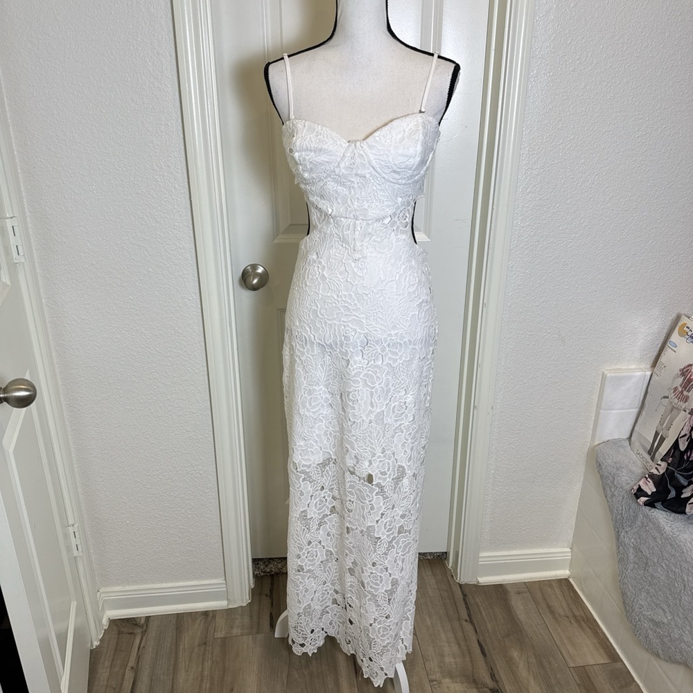 Elegant Strapless White Lace Dress